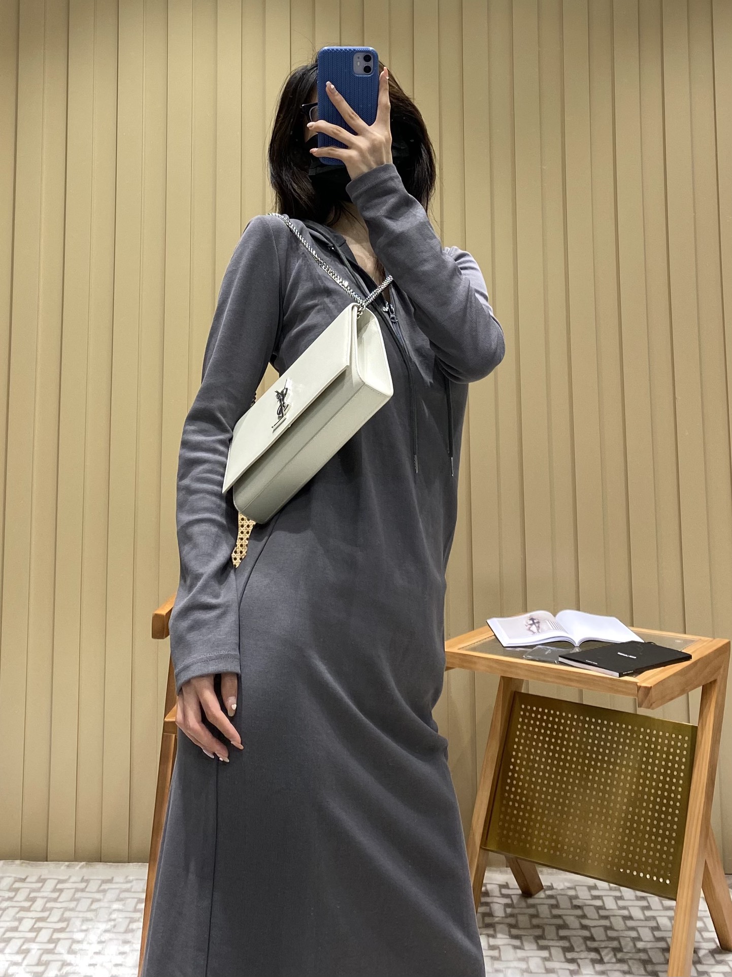 YSL 𝑲𝒂𝒕𝒆 𝟮𝟰𝒄𝒎 鱼子酱斜挎链条包 白色/银扣