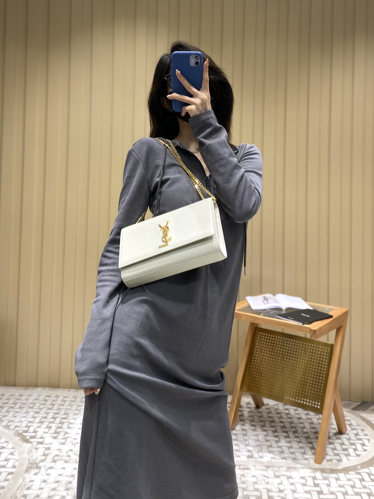 YSL 𝑲𝒂𝒕𝒆 𝟮𝟰𝒄𝒎 鱼子酱斜挎链条包 白色/金扣
