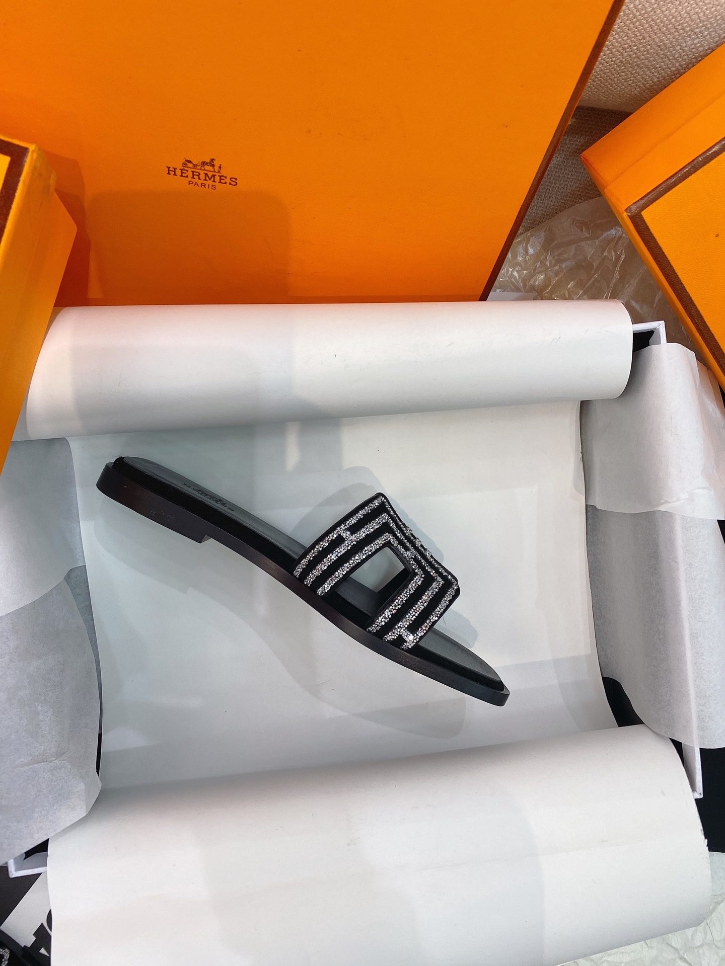 Hermès herme*爱马仕最新闪钻Oran平底H拖鞋，有货~