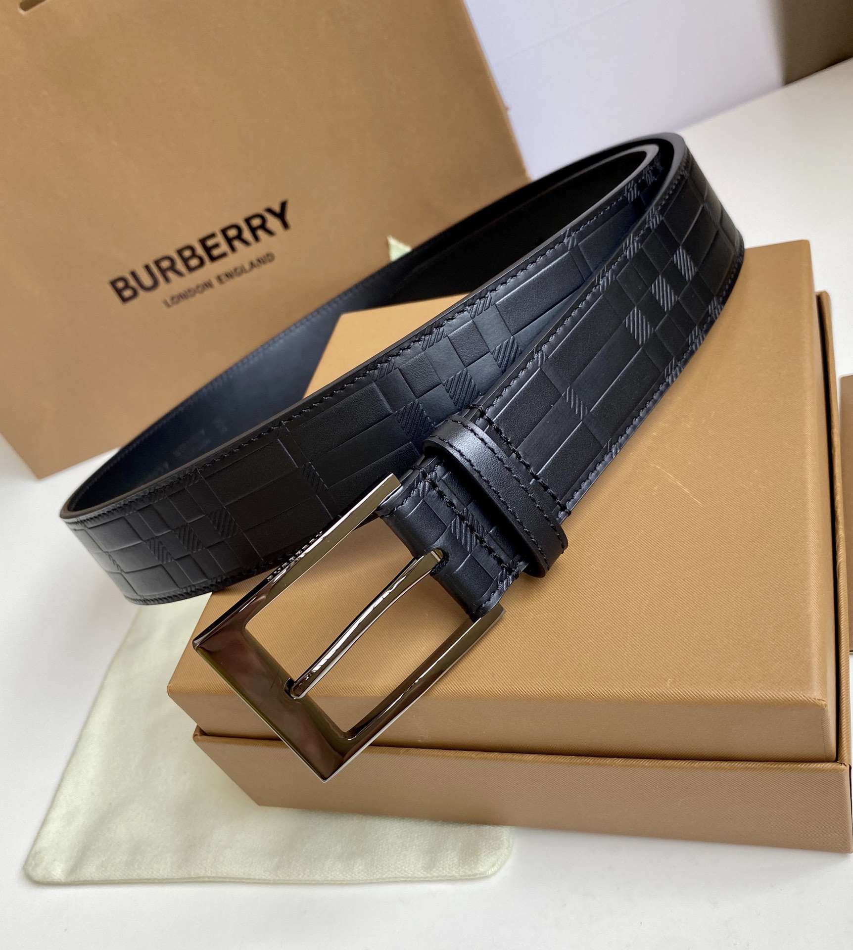 [Burberry Belts]Burberry counters simultaneously launch new Italian belts Adop