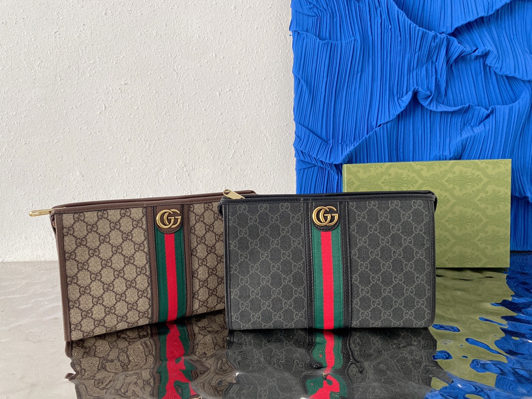 J0  Gucci 古奇   OGG印花手拿包 洗漱包 手袋 采用精湛镶嵌细工，经典百搭 实物拍摄 配送小票 598234防尘袋 礼盒 27 x 18 cm。