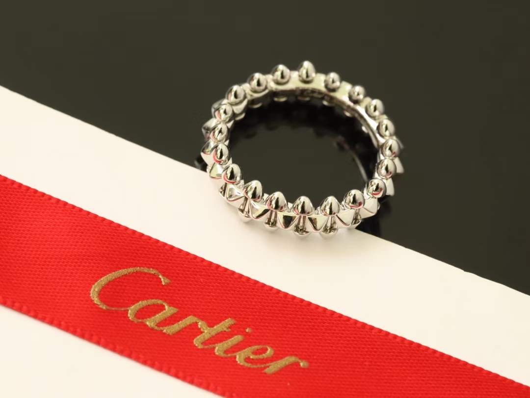 Cartier Cartier 卡地亚新款子弹头 铆钉戒指