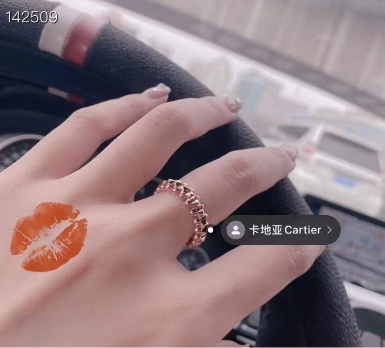 Cartier Cartier 卡‮亚地‬新款子弹头 玫瑰金‮铆色‬钉戒指