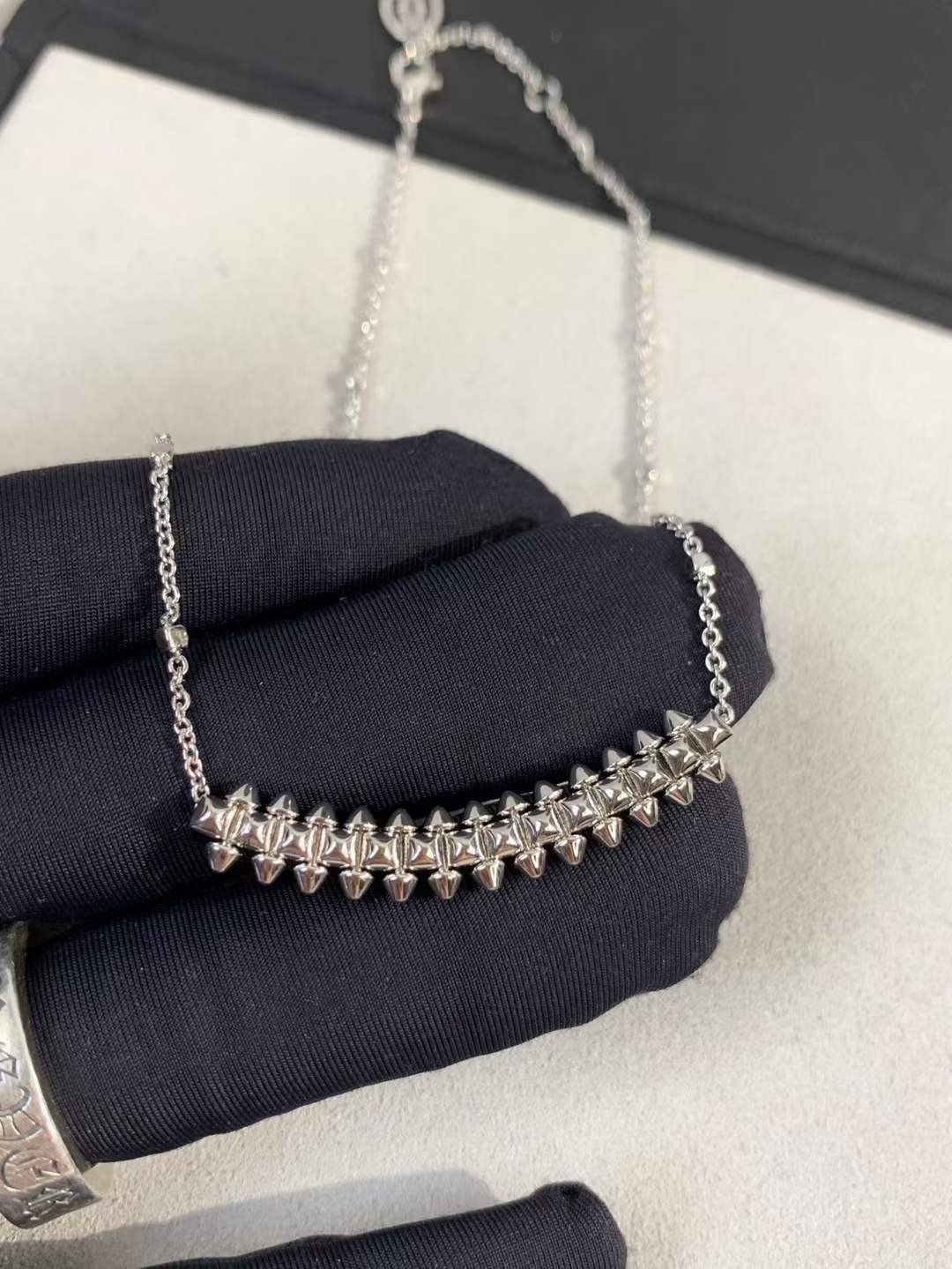 Cartier Cartier 卡地亚款子弹头 银色铆钉项链