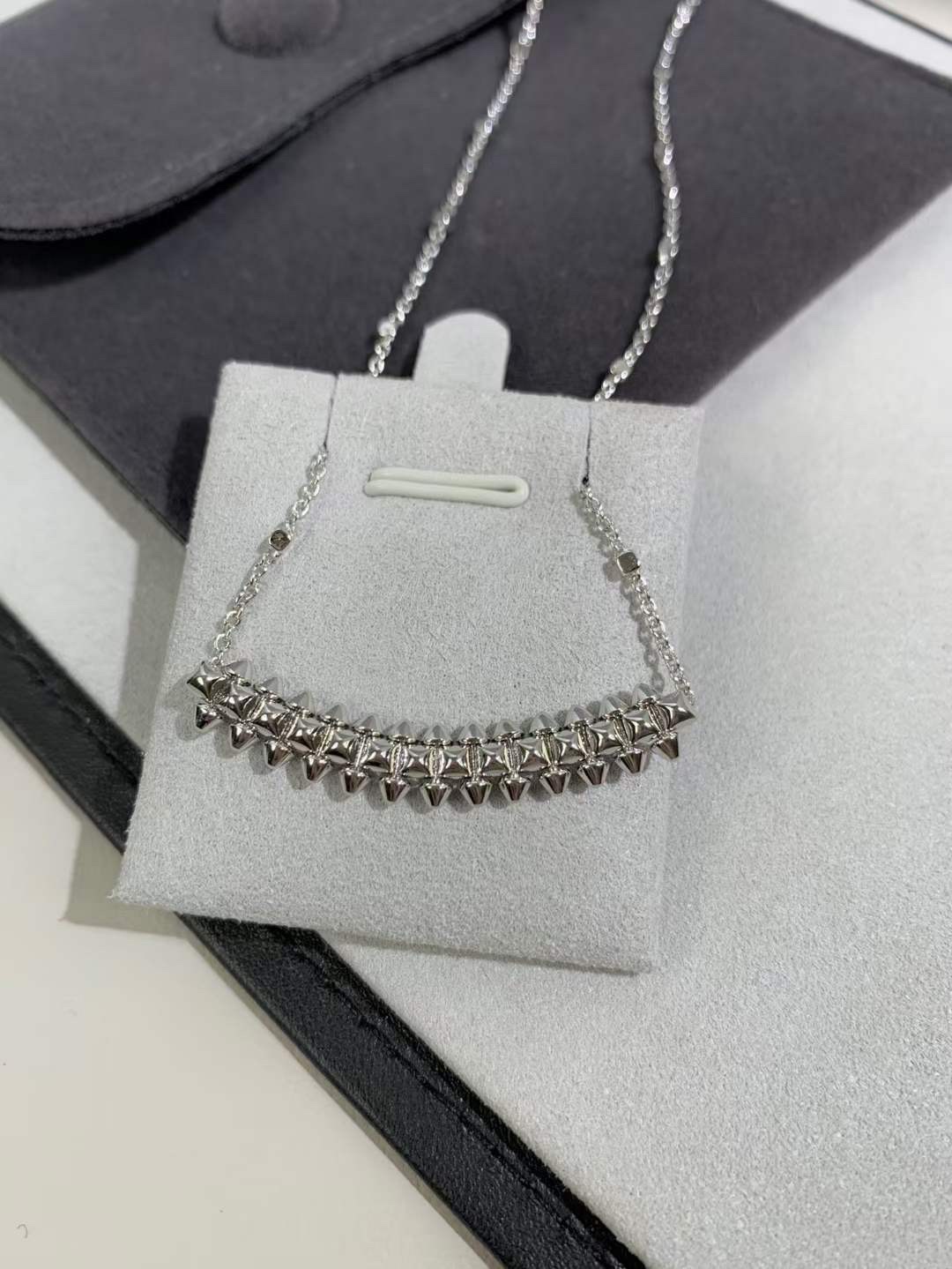 Cartier Cartier 卡地亚款子弹头 银色铆钉项链