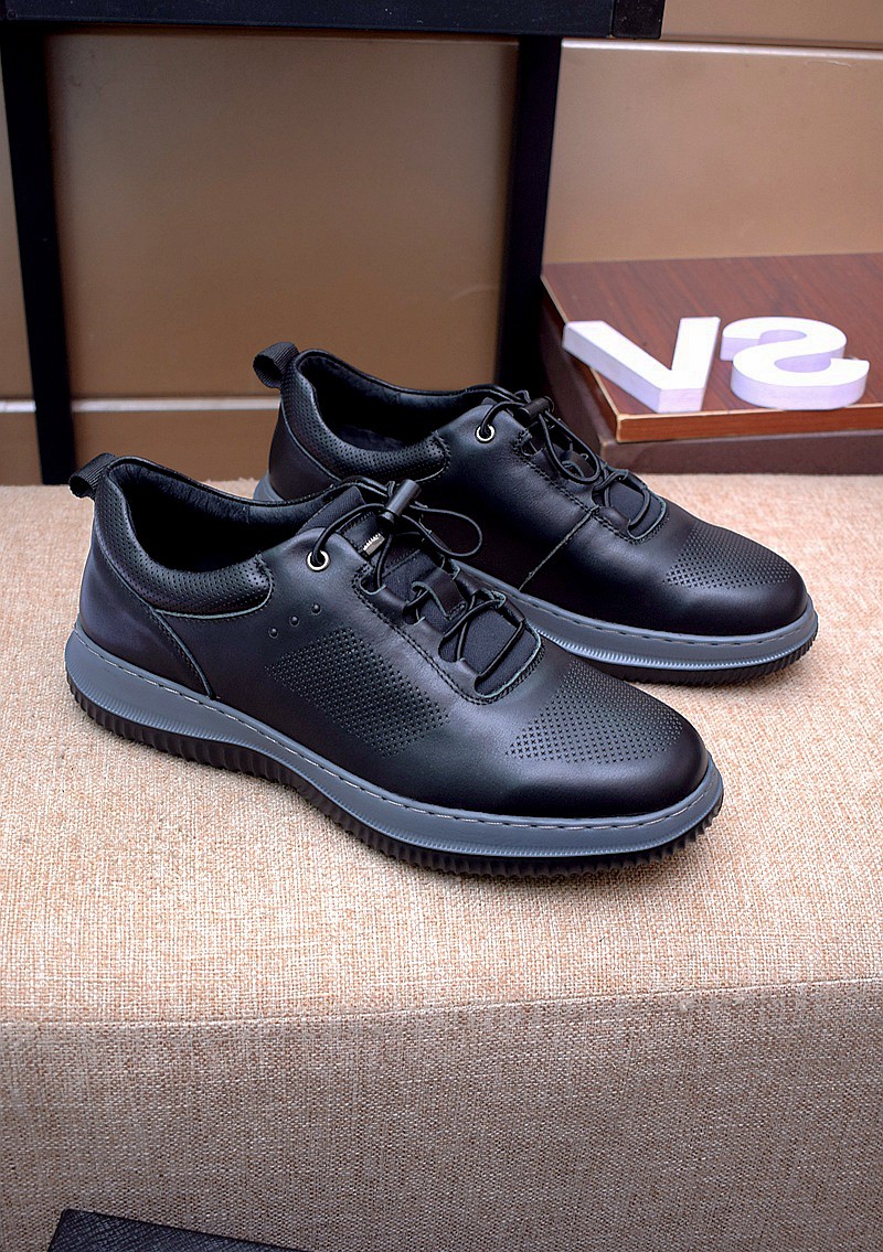 I5 ，高档软皮舒适款顶级做工 普拉达 Prada 官网最🎁休闲时尚男鞋👟爆款💥版型简洁大气，潮男专属.独有的官网最新品牌元素👑原版装，时尚又大方，面料 G5 %全头层牛皮➕羊皮内里， 原版耐磨大底，专柜经典款实物拍摄，