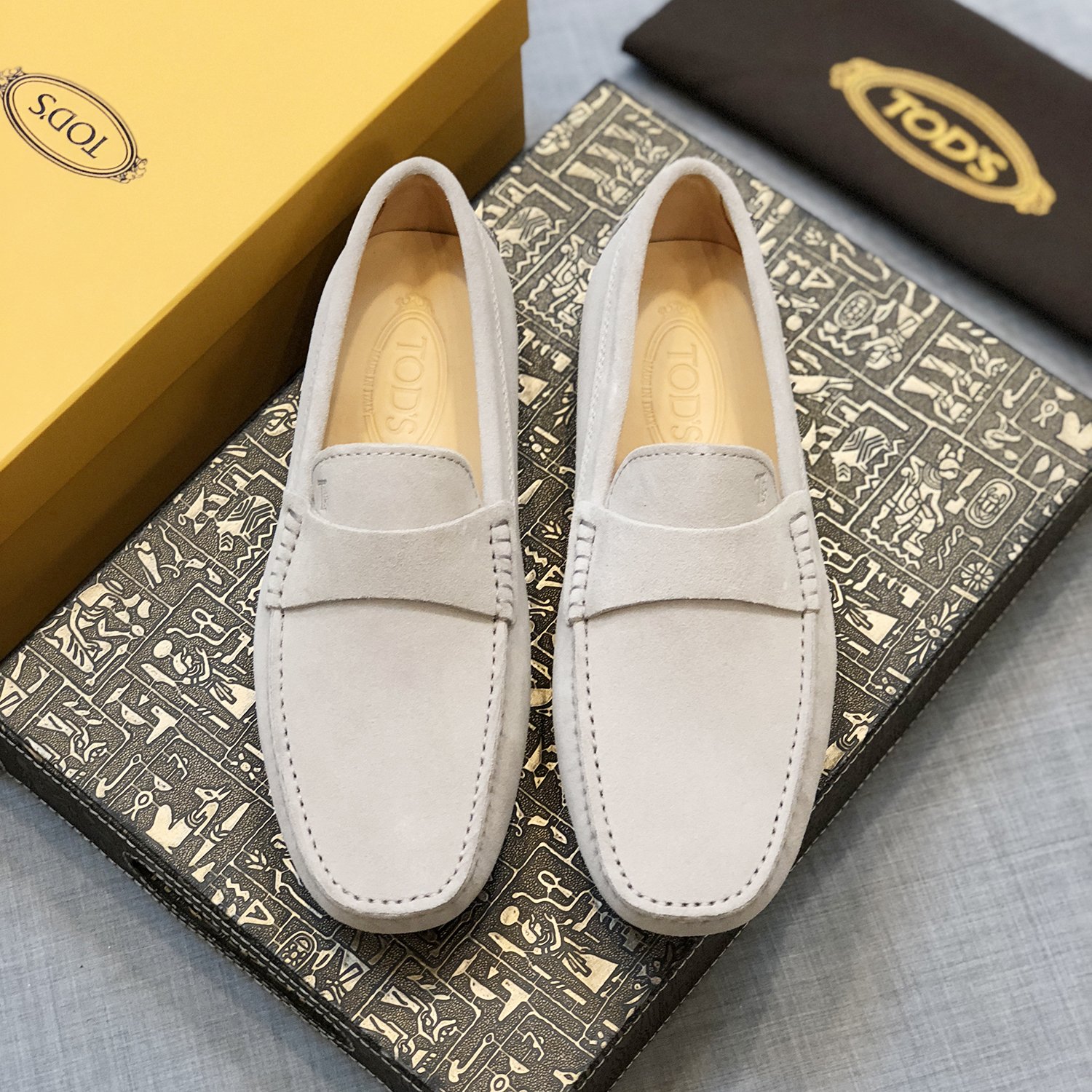 High-End Quality Men’s Sand-Skinned Almonds Shoes, Size 38-45, Light Gray, Original Packaging. - 图片 1