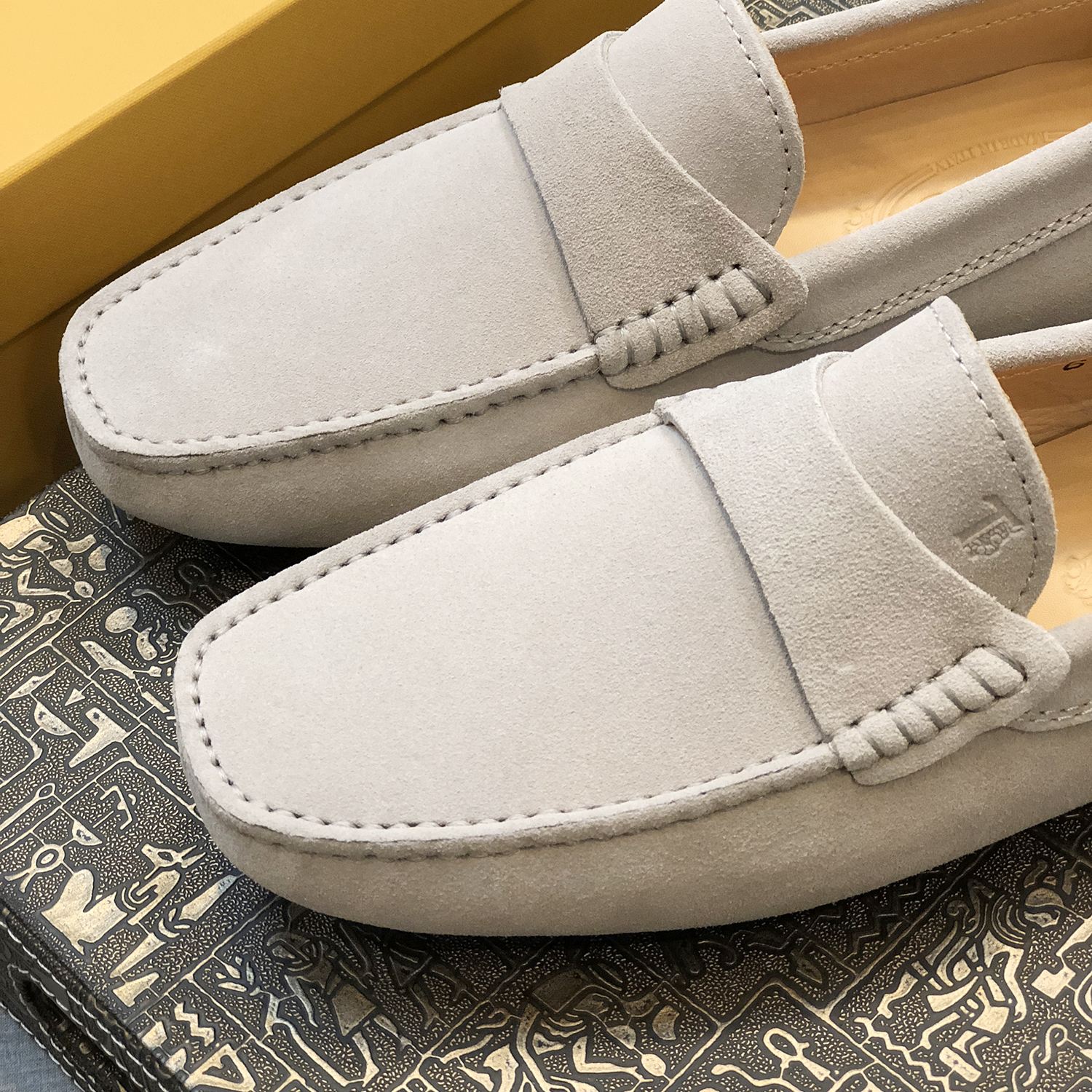 High-End Quality Men’s Sand-Skinned Almonds Shoes, Size 38-45, Light Gray, Original Packaging. - 图片 6