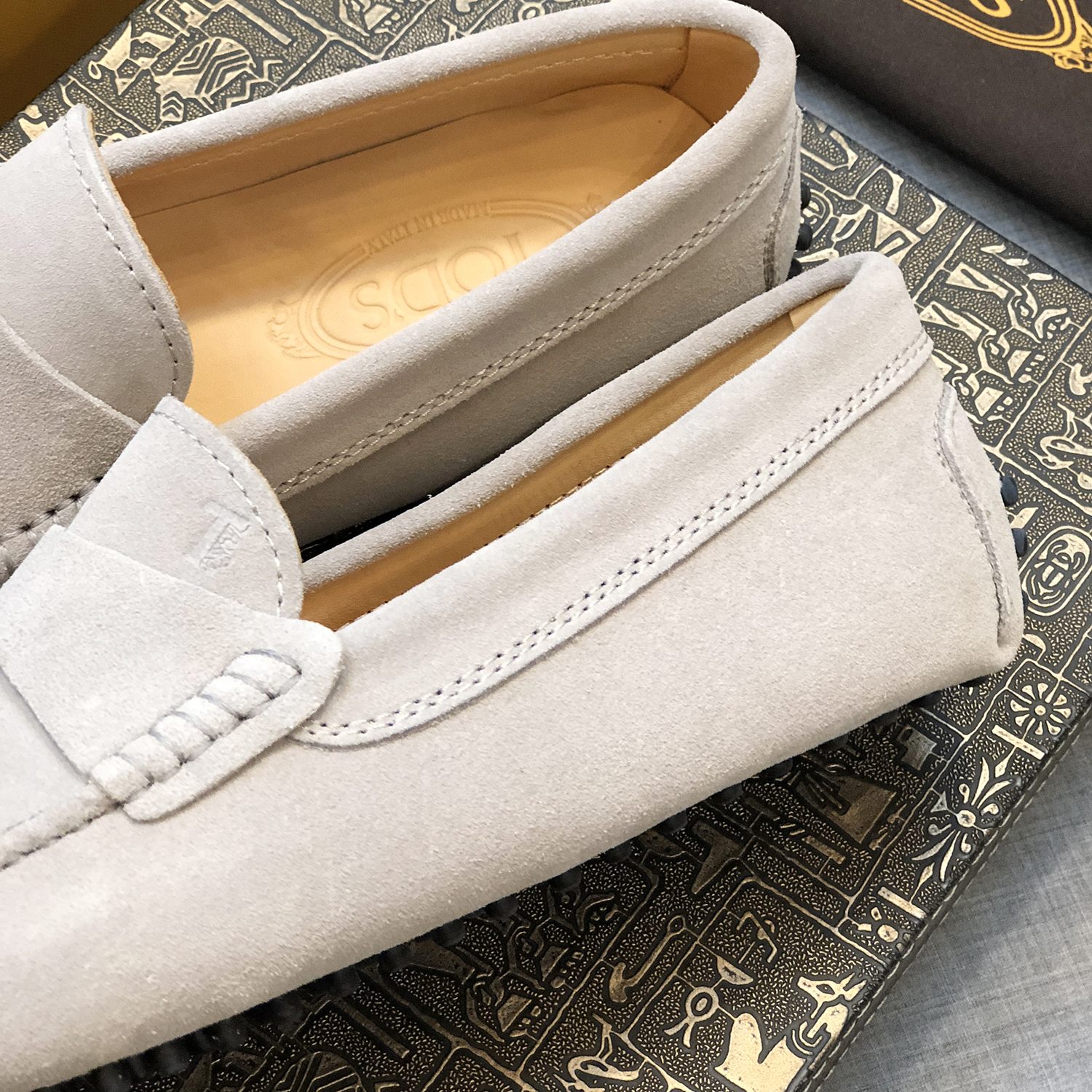 High-End Quality Men’s Sand-Skinned Almonds Shoes, Size 38-45, Light Gray, Original Packaging. - 图片 7