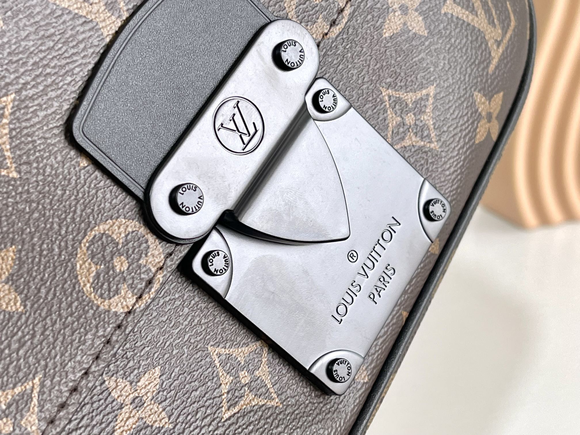 Louis Vuitton Haute Couture Classic Luxury Handbag Shoulder Crossbody 5