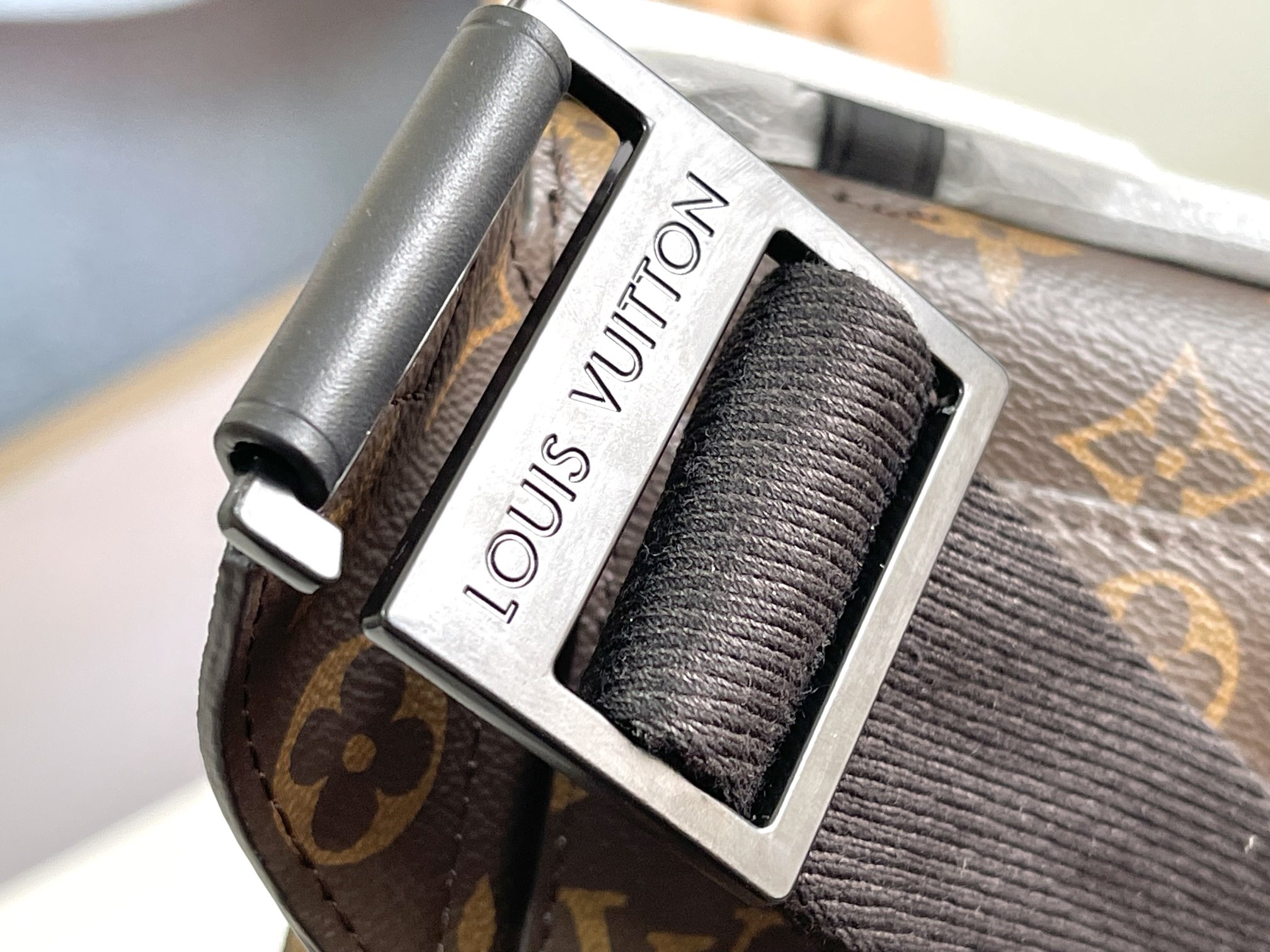 Louis Vuitton Haute Couture Classic Luxury Handbag Shoulder Crossbody 6