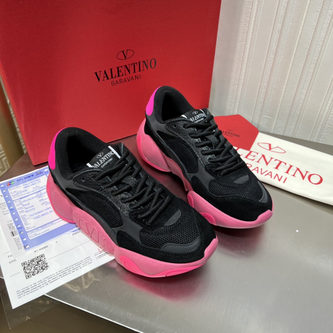 Valentino华伦天奴2022早春系列情侣款💑运动鞋重磅来袭.经典标志性logo大底图案与靓丽彩色鞋面碰撞💋💋闪动个性锋芒.女款35-41。男款38-45[胜利]