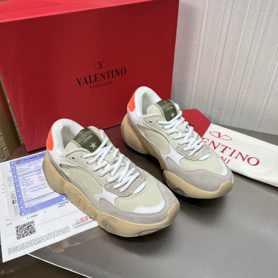 Valentino华伦天奴2022早春系列情侣款💑运动鞋重磅来袭.经典标志性logo大底图案与靓丽彩色鞋面碰撞💋💋闪动个性锋芒.女款35-41。男款38-45[胜利]