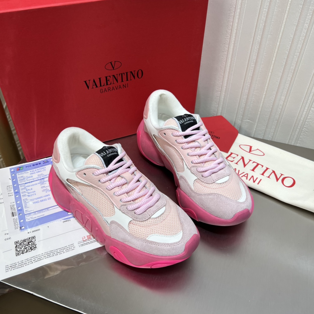 Valentino华伦天奴2022早春系列情侣款💑运动鞋重磅来袭.经典标志性logo大底图案与靓丽彩色鞋面碰撞💋💋闪动个性锋芒.女款35-41。男款38-45[胜利]