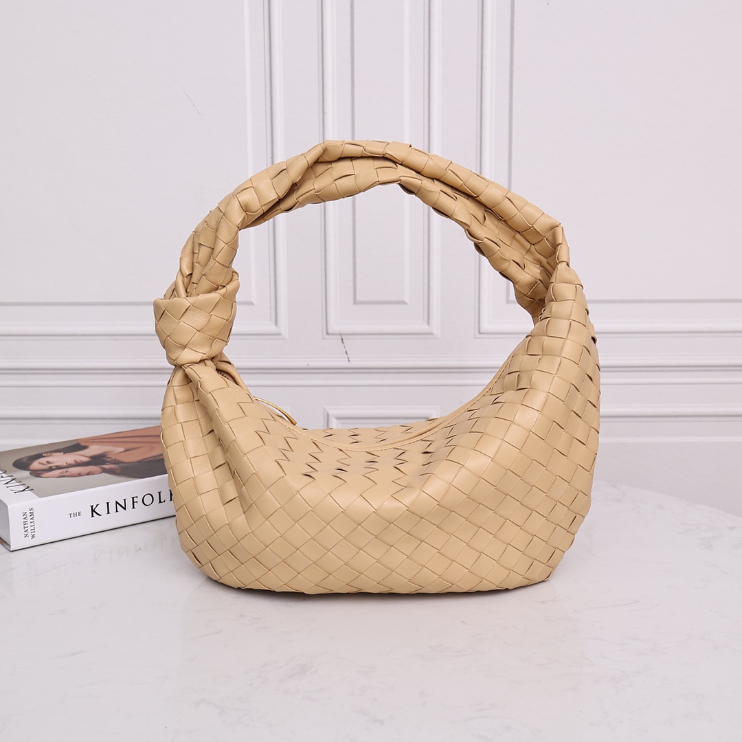 Sac à main grand format en cuir de mouton tressé