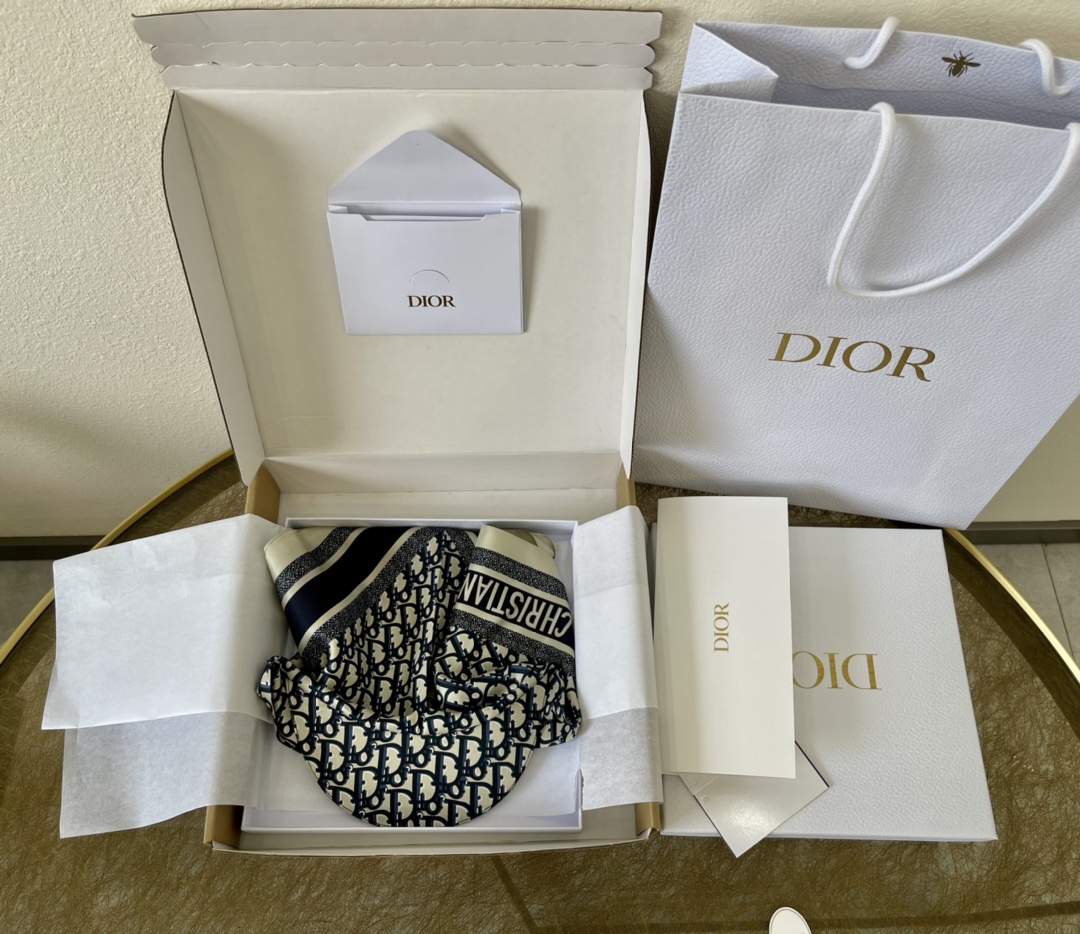 Dior迪奥100% 桑蚕丝遮阳帽&方巾