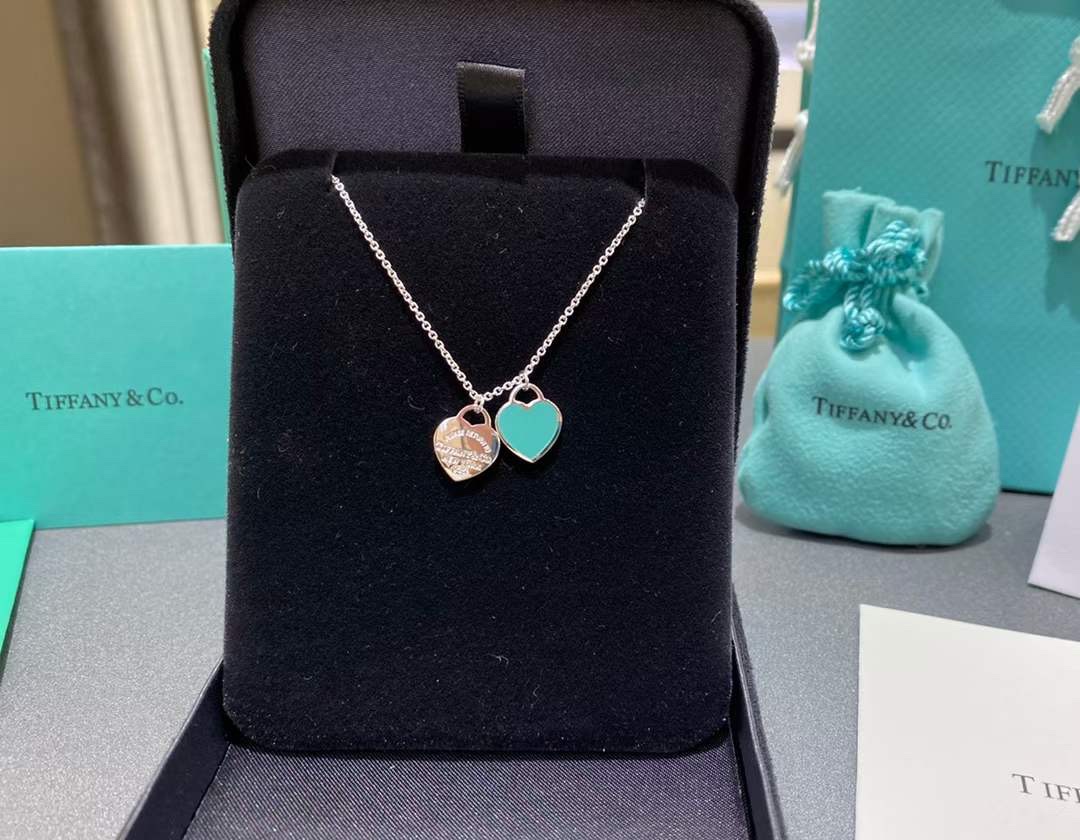 Tiffany & Co. Tiffany双心形珐琅蓝心、粉心爱心吊坠项链