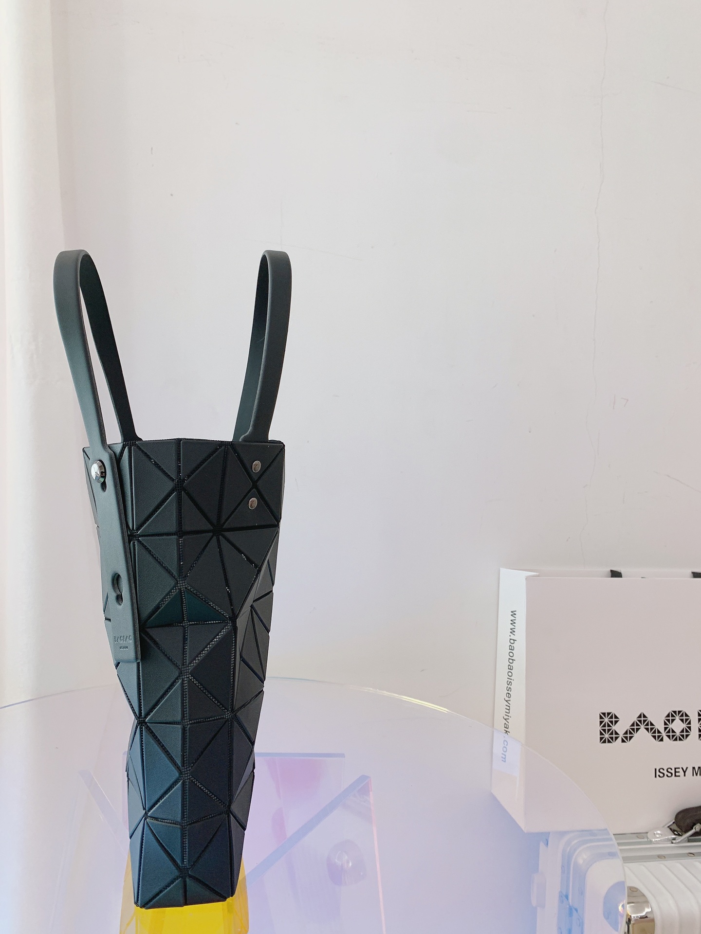 ISSEYMIYAKE三宅一生LUCENT BOXY 系列手提袋BB21-AG852