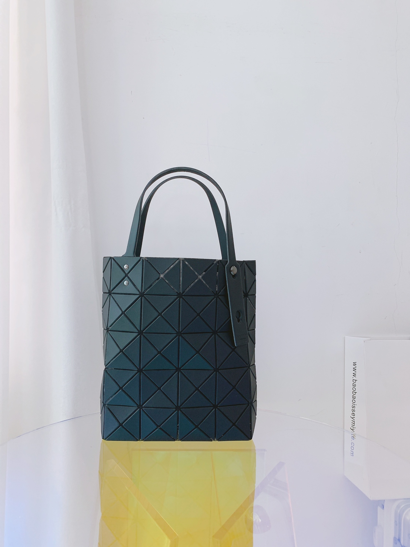 ISSEYMIYAKE三宅一生LUCENT BOXY 系列手提袋BB21-AG852