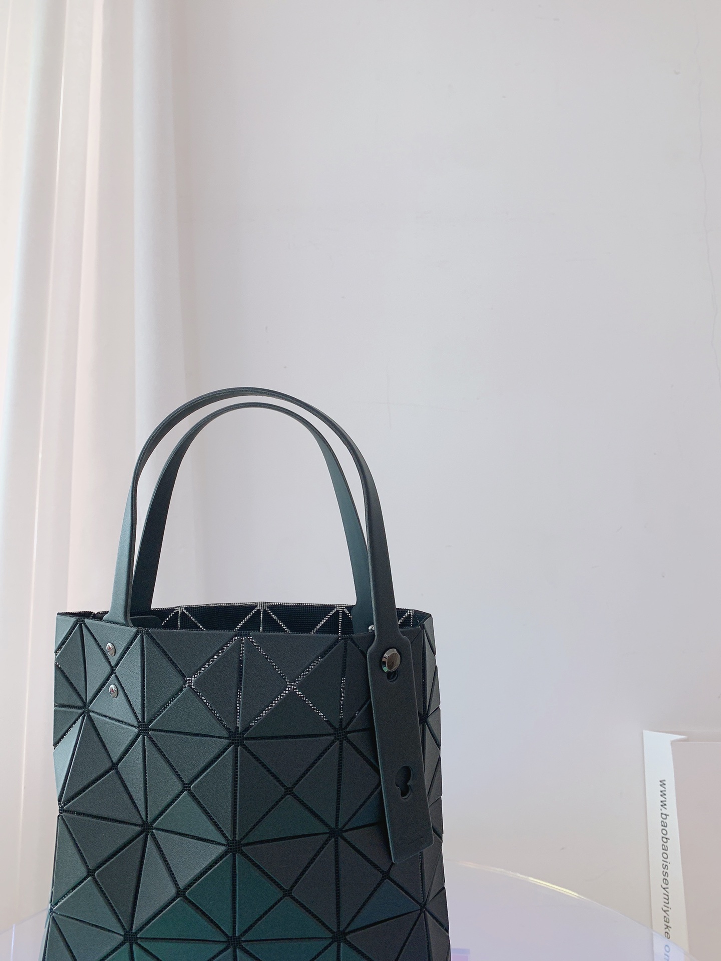 ISSEYMIYAKE三宅一生LUCENT BOXY 系列手提袋BB21-AG852