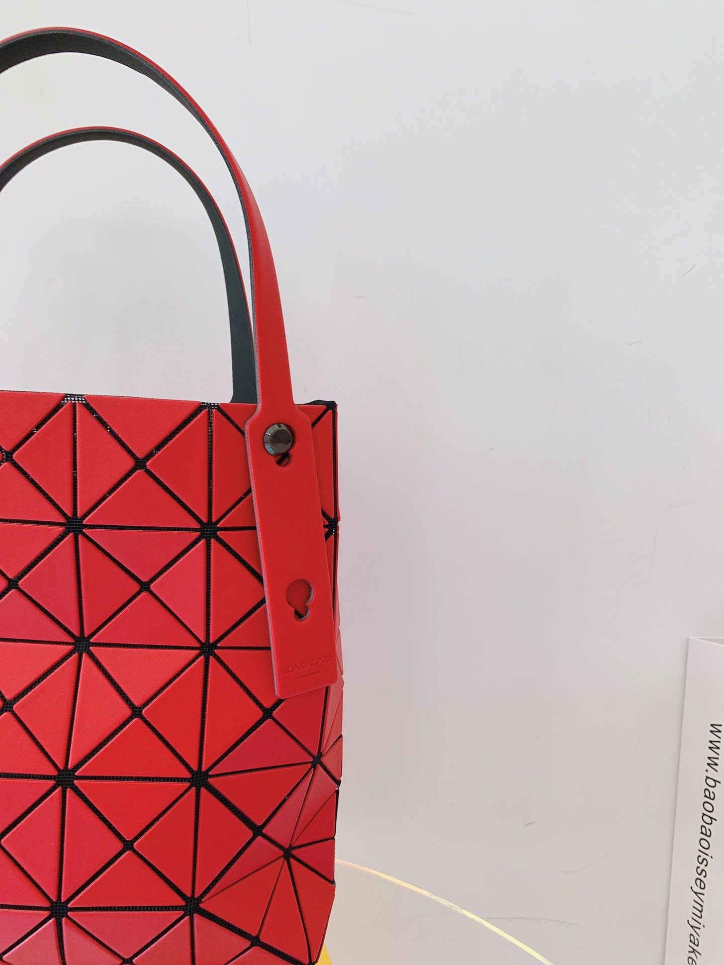 ISSEYMIYAKE三宅一生LUCENT BOXY 系列手提袋BB21-AG852