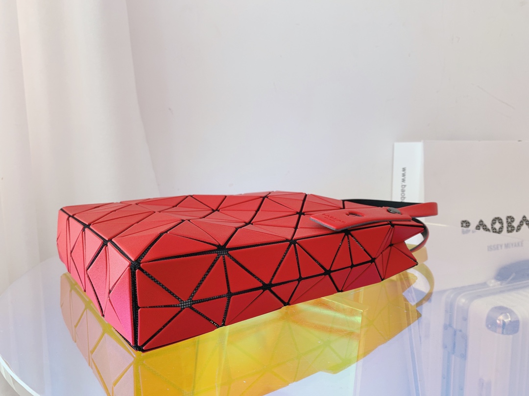 ISSEYMIYAKE三宅一生LUCENT BOXY 系列手提袋BB21-AG852