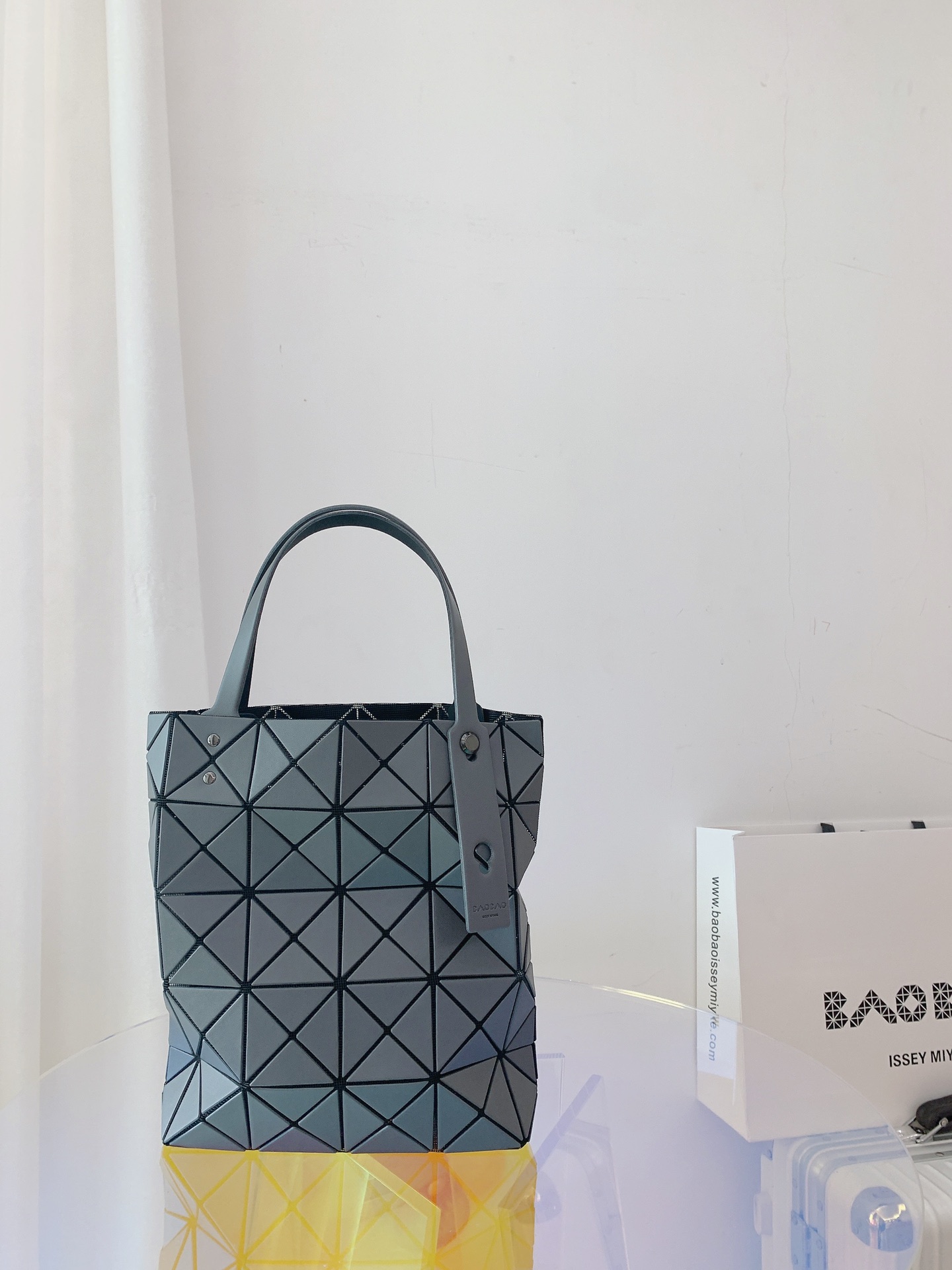 ISSEYMIYAKE三宅一生LUCENT BOXY 系列手提袋BB21-AG852