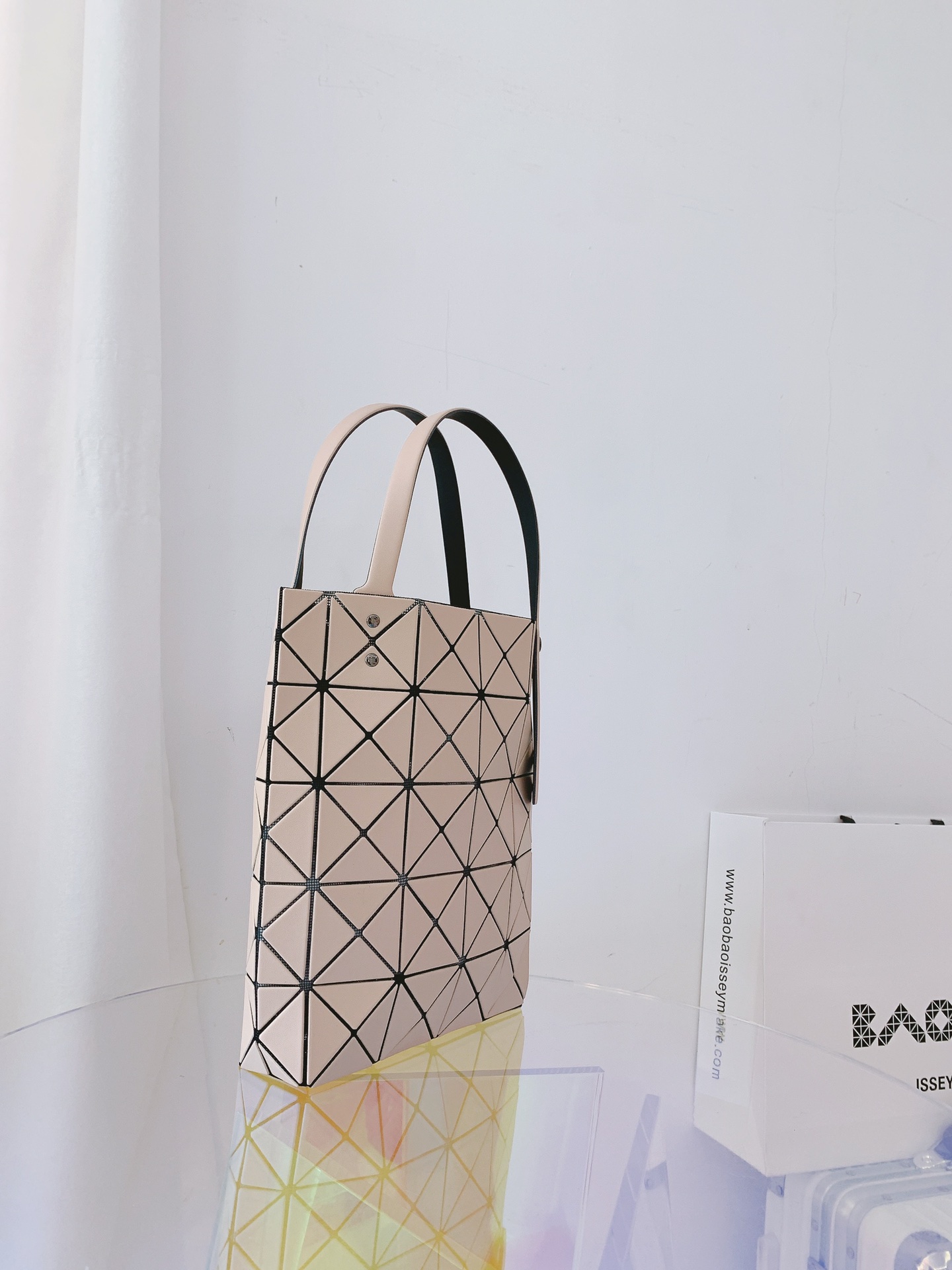 ISSEYMIYAKE三宅一生LUCENT BOXY 系列手提袋BB21-AG852