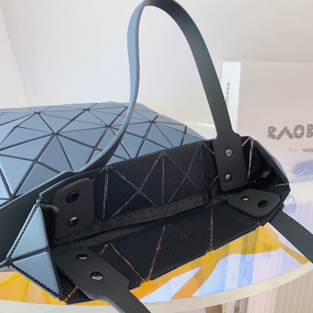 ISSEYMIYAKE三宅一生LUCENT BOXY 系列手提袋BB21-AG852