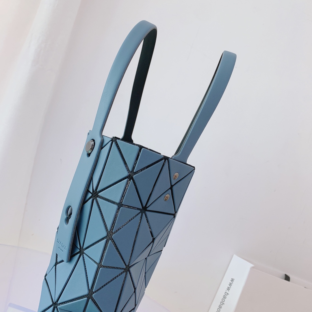 ISSEYMIYAKE三宅一生LUCENT BOXY 系列手提袋BB21-AG852