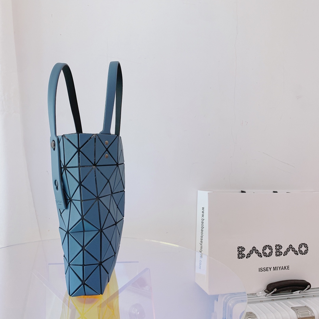 ISSEYMIYAKE三宅一生LUCENT BOXY 系列手提袋BB21-AG852