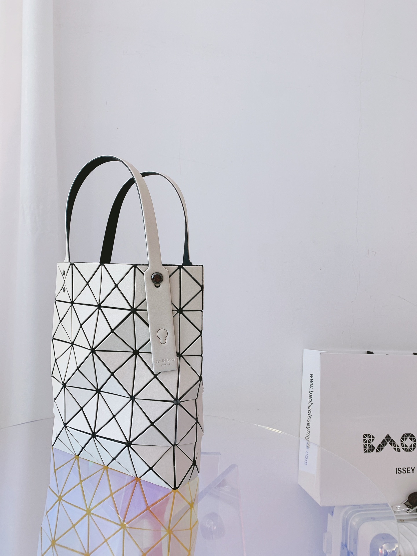 ISSEYMIYAKE三宅一生LUCENT BOXY 系列手提袋BB21-AG852