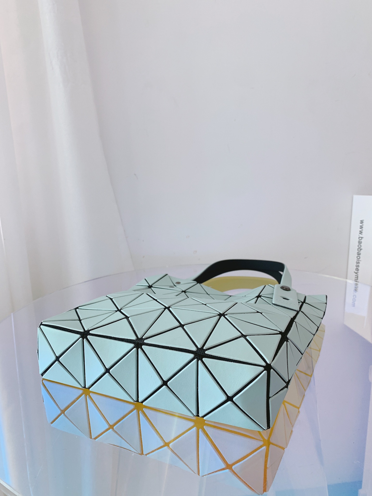 ISSEYMIYAKE三宅一生LUCENT BOXY 系列手提袋BB21-AG852