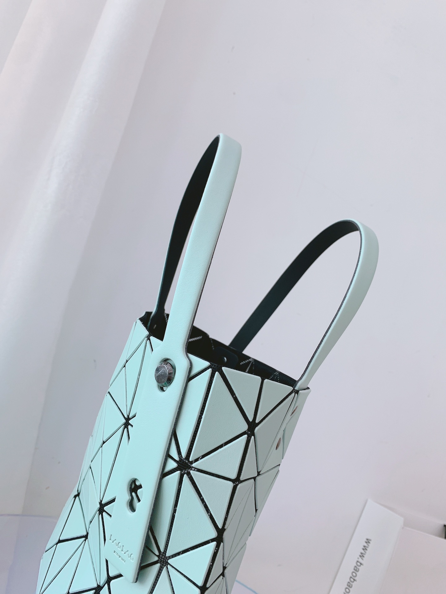 ISSEYMIYAKE三宅一生LUCENT BOXY 系列手提袋BB21-AG852