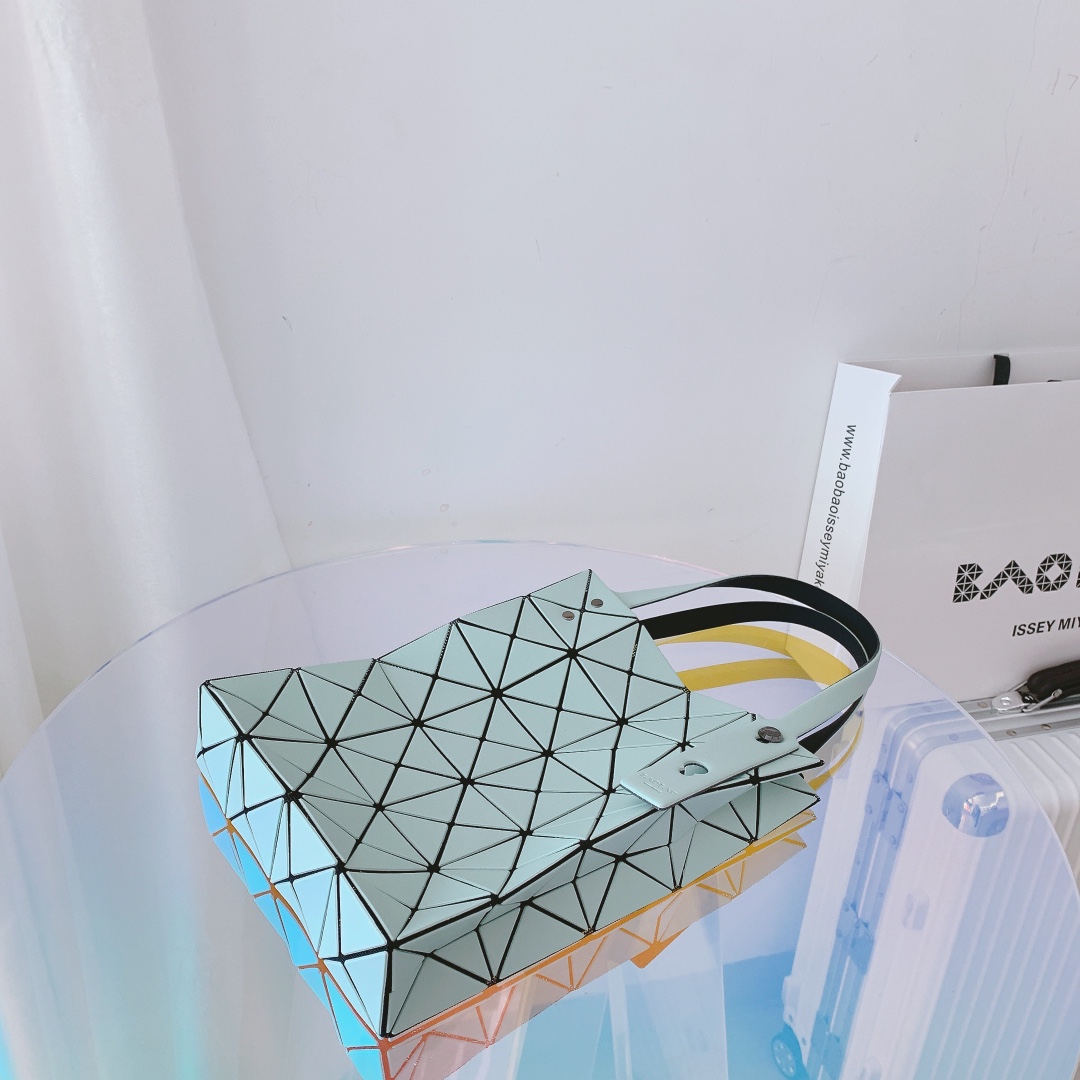 ISSEYMIYAKE三宅一生LUCENT BOXY 系列手提袋BB21-AG852