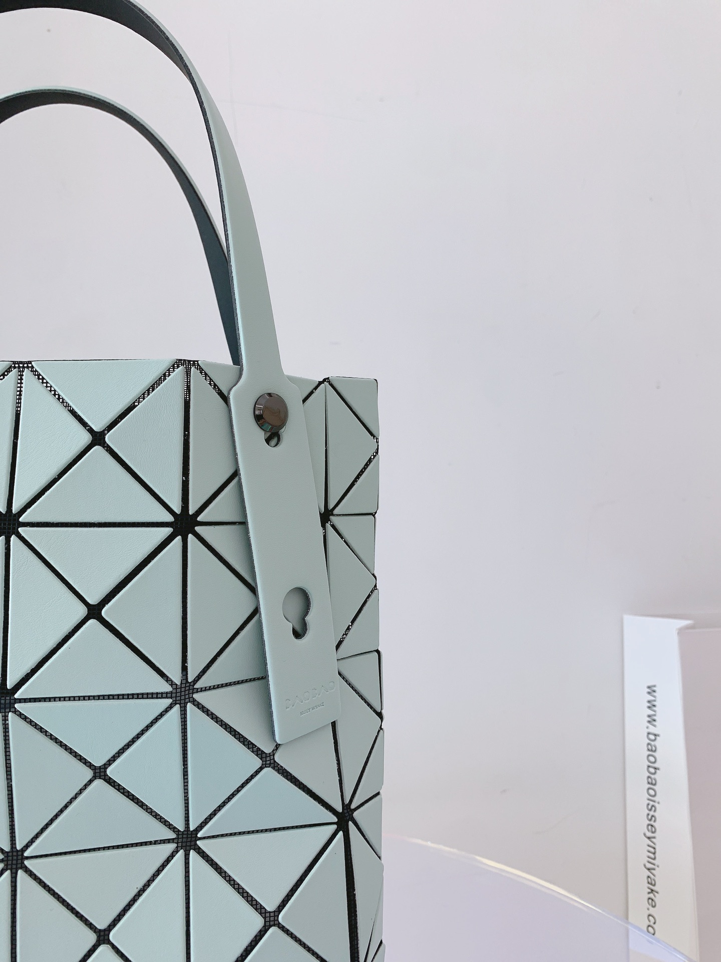 ISSEYMIYAKE三宅一生LUCENT BOXY 系列手提袋BB21-AG852