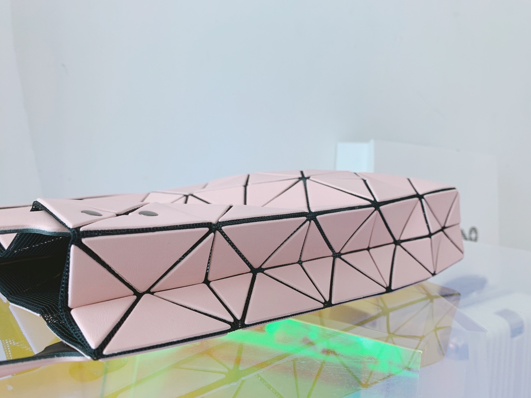 ISSEYMIYAKE三宅一生LUCENT BOXY 系列手提袋BB21-AG852