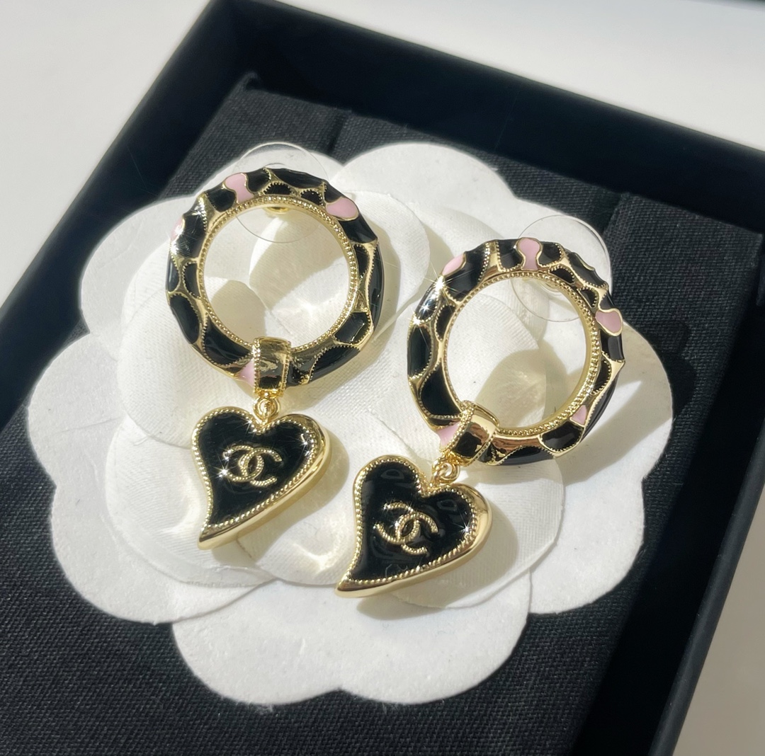 新款☑️CHANEL香奈儿双c桃心耳钉耳环