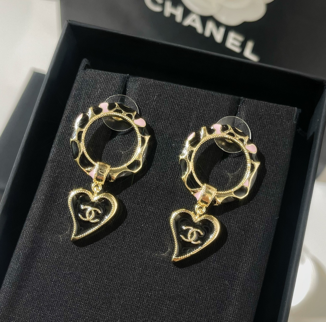 新款☑️CHANEL香奈儿双c桃心耳钉耳环