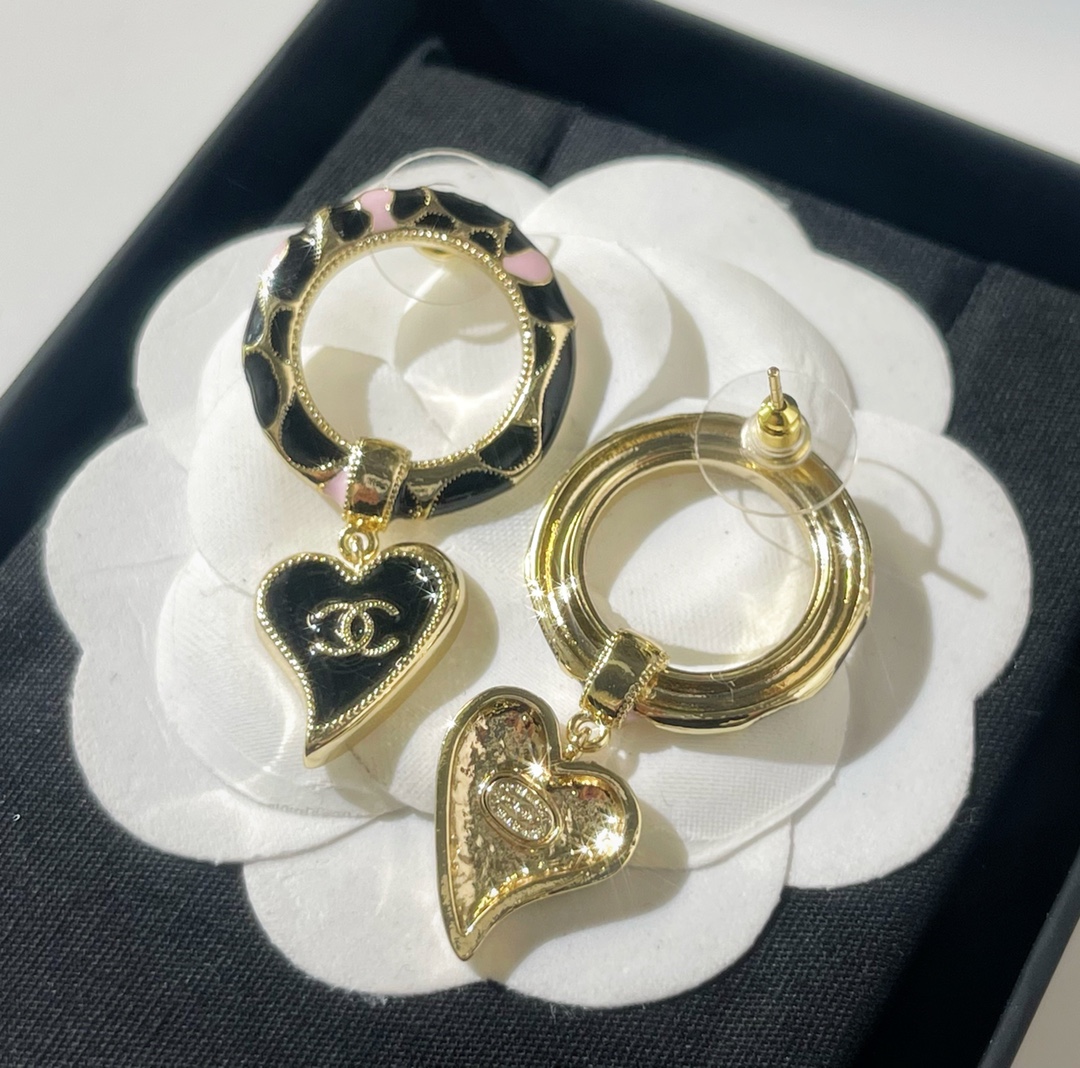 新款☑️CHANEL香奈儿双c桃心耳钉耳环