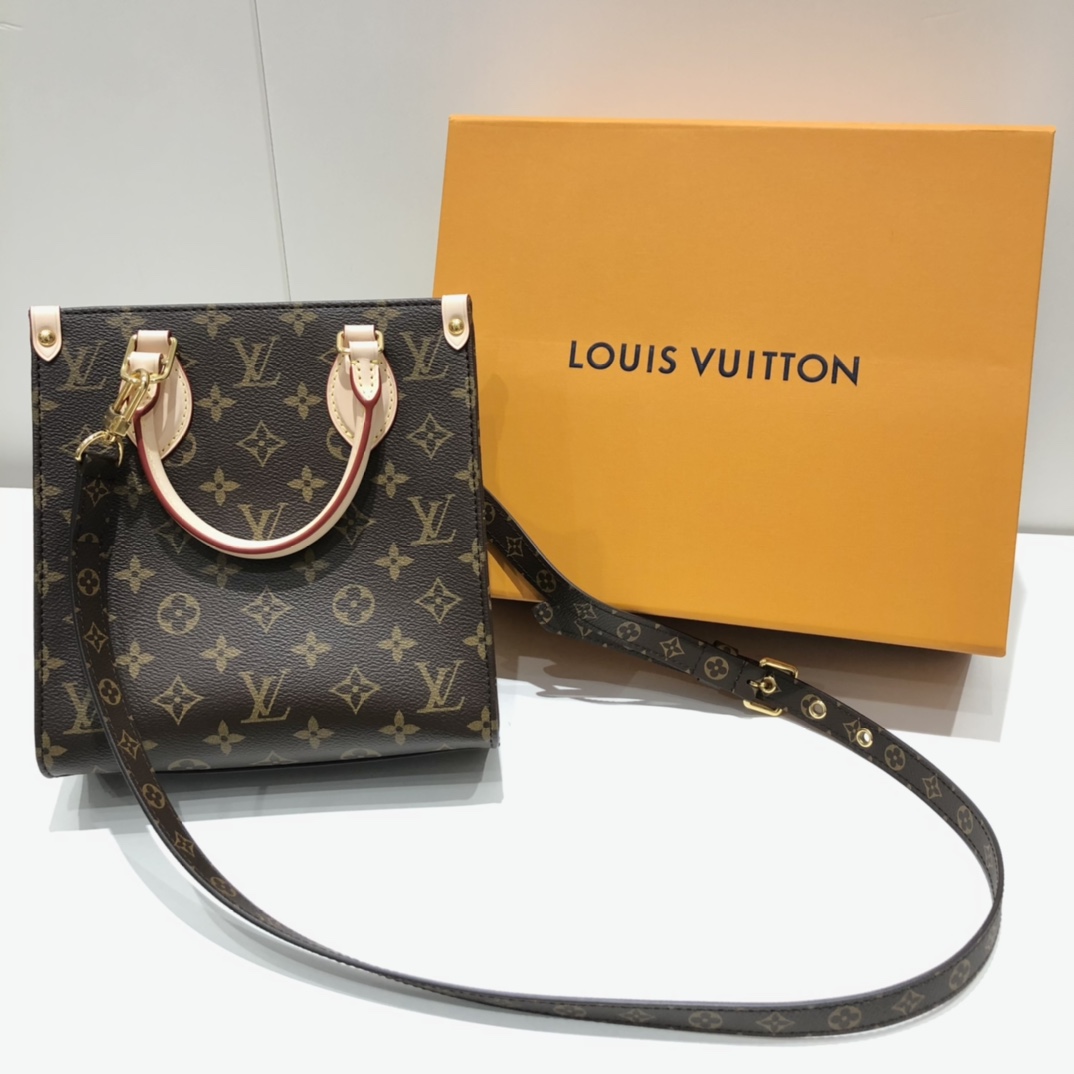 NO:178347,M45847 Sac Plat BB Handbag SD:3395078 21.5 x 22 x 9 cm Fusion Monogram canvas and leather trim to recreate the classic design of 2019, with inner-wrap fabric lining, Louis Vuitton patch and zipper bag, with removable Monogram shoulder straps and rolled leather handles.,,louis vuitton19860909M45847 Sac Plat BB 手袋 SD:3395078 21.5 x 22 x 9 厘米 融合 Monogram 帆布和皮革饰边,再现 年设计的经典之魅,内裹织物内衬、路易威登贴饰和拉链袋,搭配可拆卸 Monogram 肩带和辊压皮革手柄.,,louis vuitton,Bag