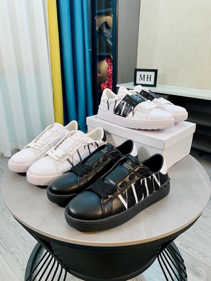 I5  高版本 Valentino华伦天奴情侣款 官网一比一复刻 ，時尚休闲男鞋🔜鞋面選用进口上等原版头层牛皮，羊皮内里，上脚非常有型，个性时尚橡膠耐磨大底，