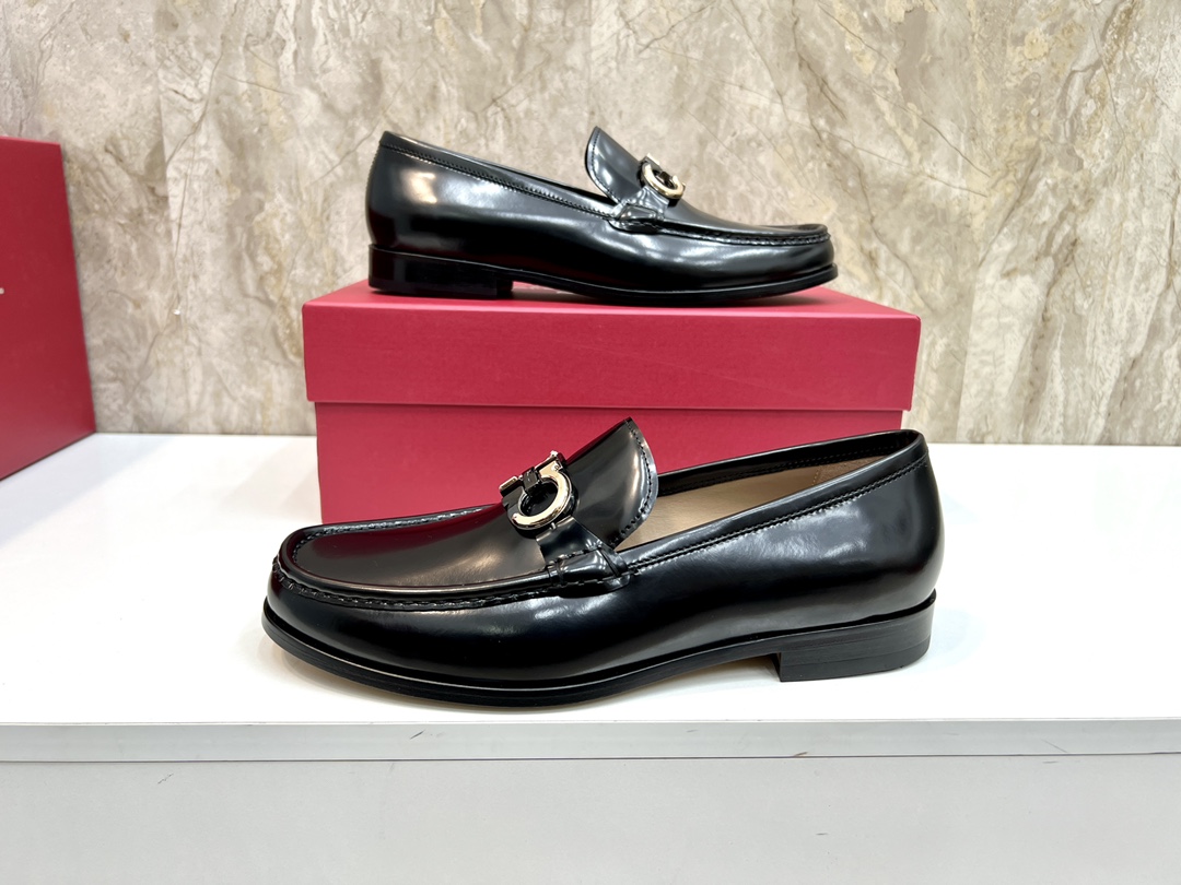 suela de cuero original P590 marca: Ferragamo (Ferragamo) código estándar: código de los hombres 38-