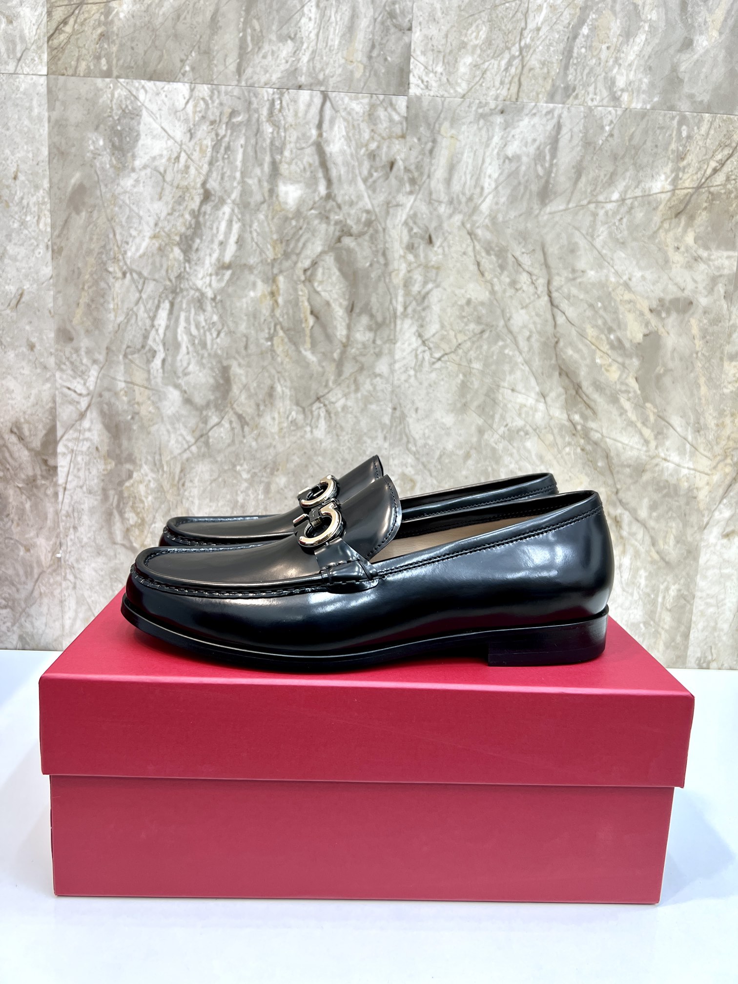 suela de cuero original P590 marca: Ferragamo (Ferragamo) código estándar: código de los hombres 38-
