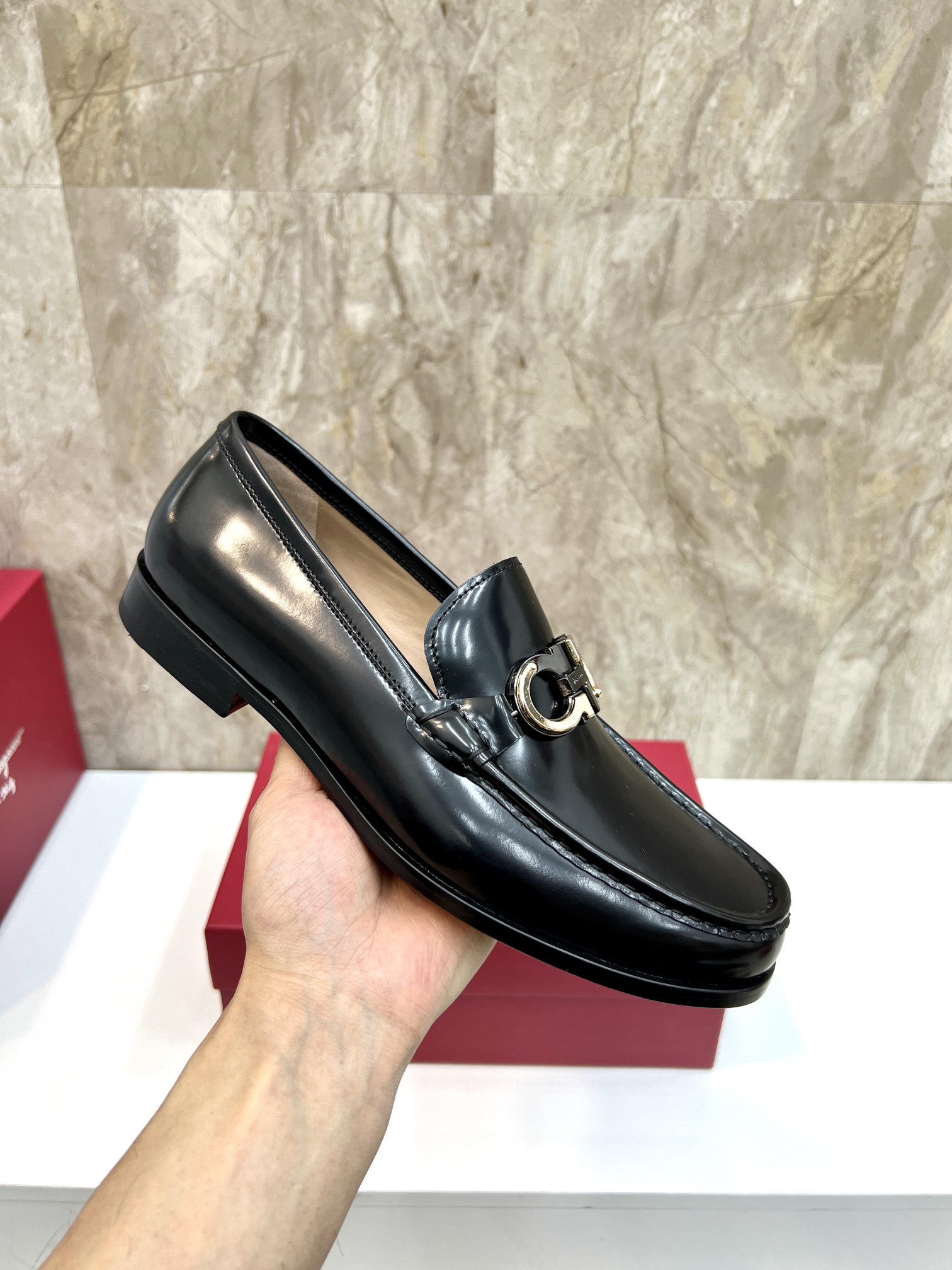 suela de cuero original P590 marca: Ferragamo (Ferragamo) código estándar: código de los hombres 38-