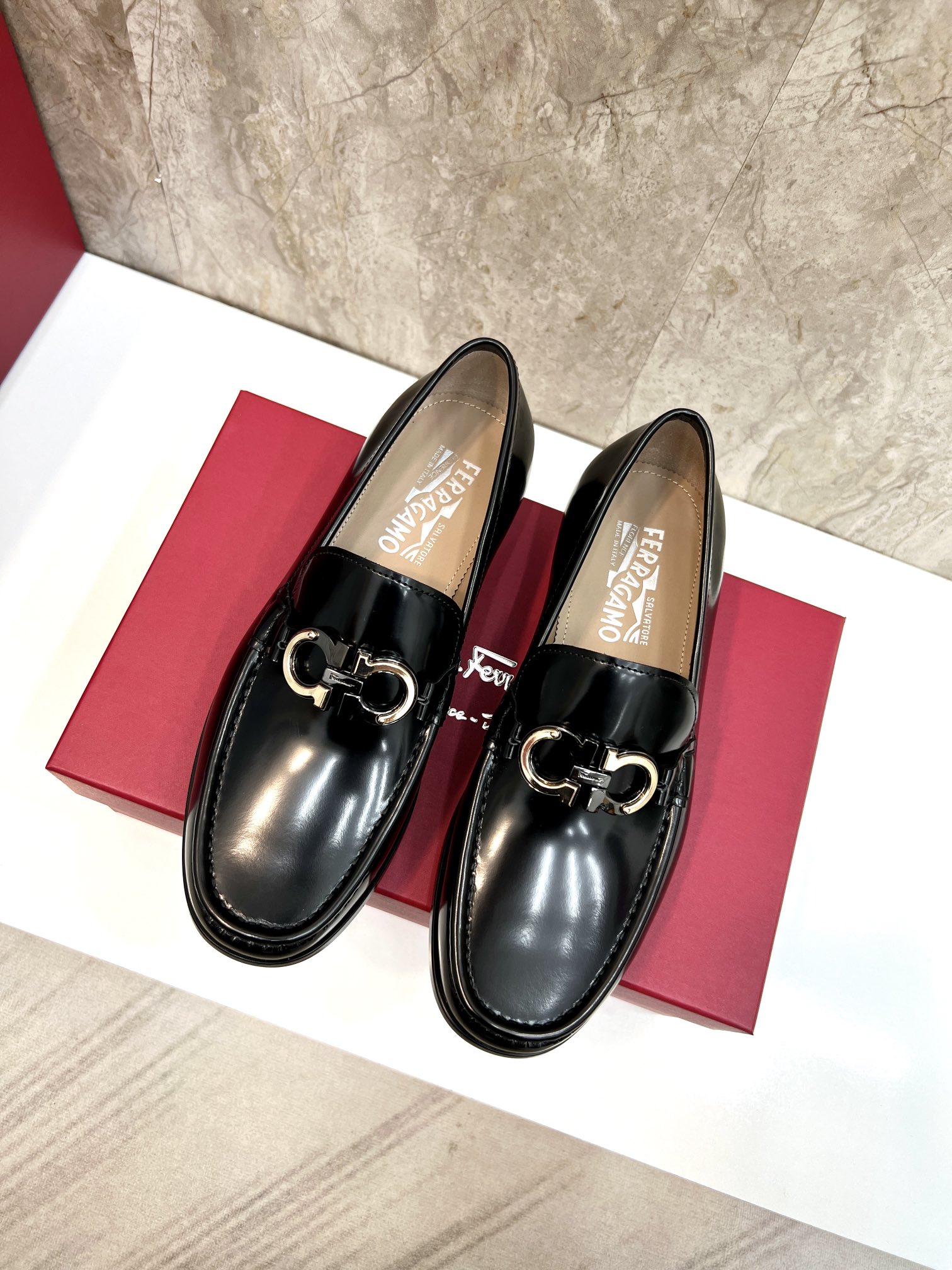 suela de cuero original P590 marca: Ferragamo (Ferragamo) código estándar: código de los hombres 38-