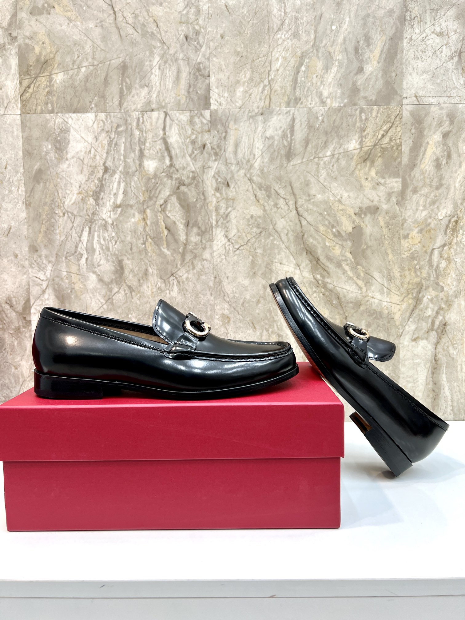 suela de cuero original P590 marca: Ferragamo (Ferragamo) código estándar: código de los hombres 38-