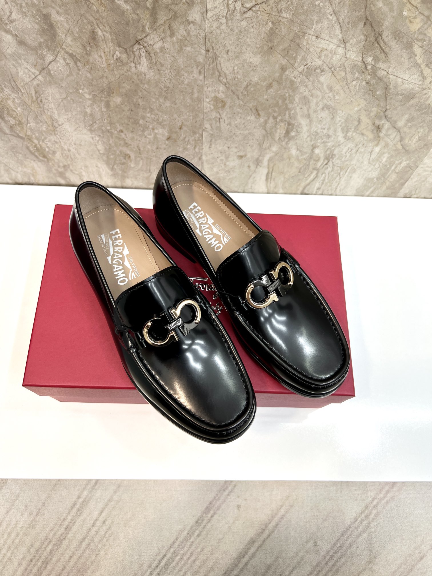 suela de cuero original P590 marca: Ferragamo (Ferragamo) código estándar: código de los hombres 38-