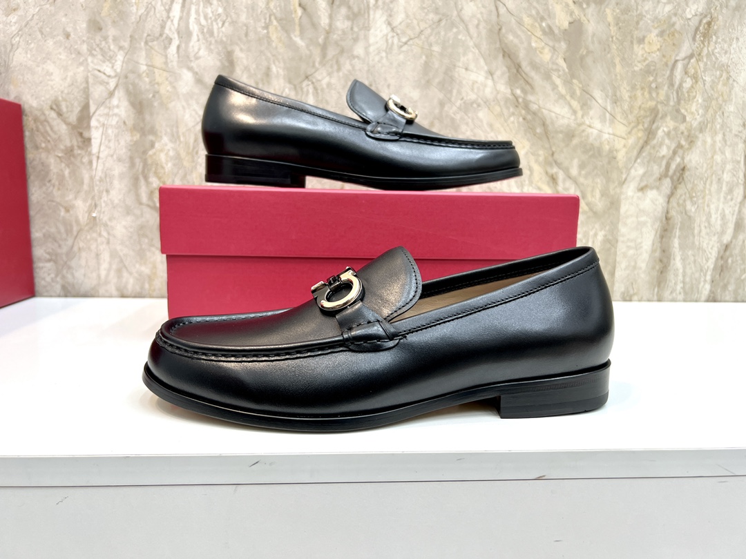 suela de cuero original P590 marca: Ferragamo (Ferragamo) código estándar: código de los hombres 38-