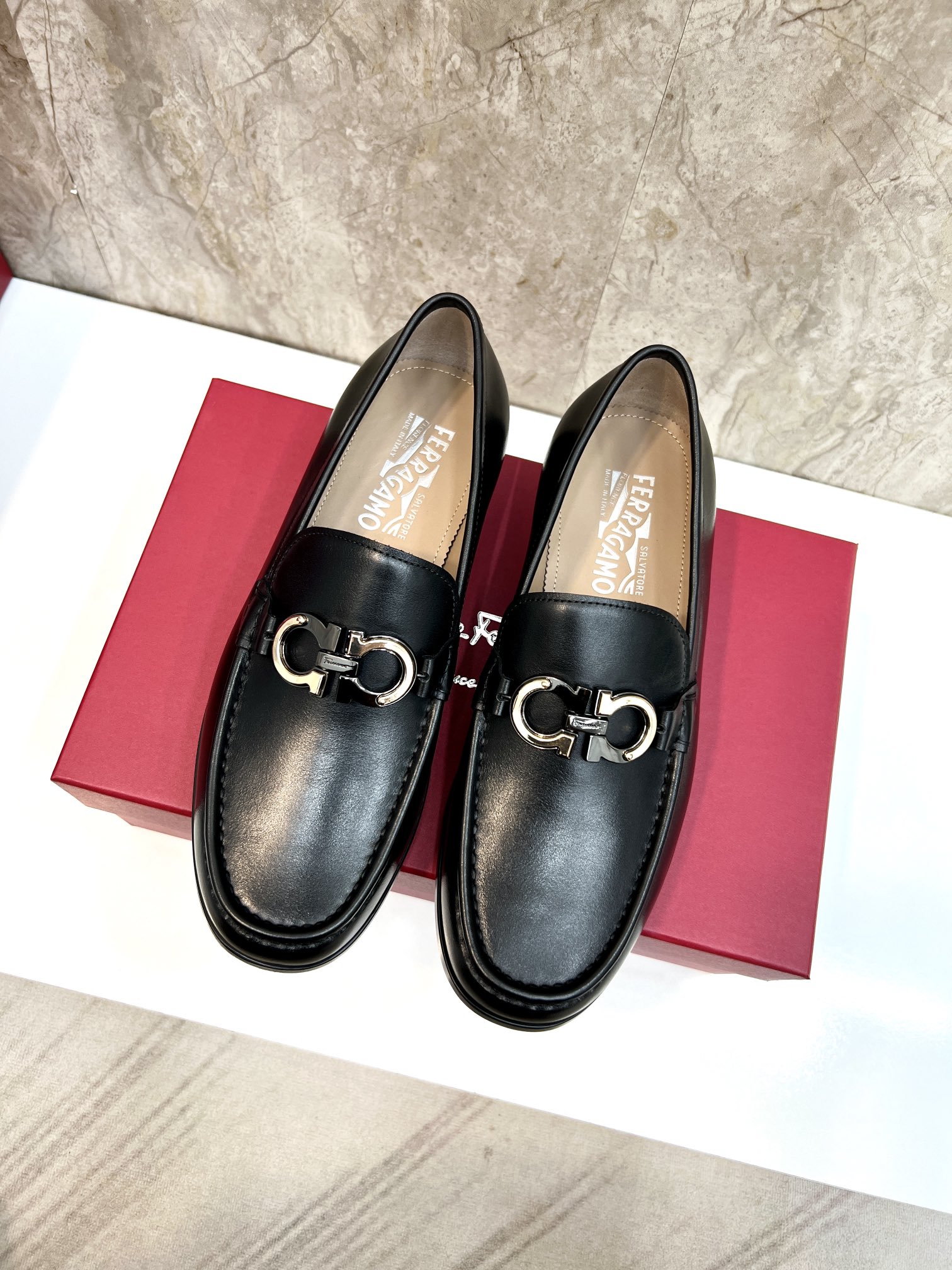 suela de cuero original P590 marca: Ferragamo (Ferragamo) código estándar: código de los hombres 38-